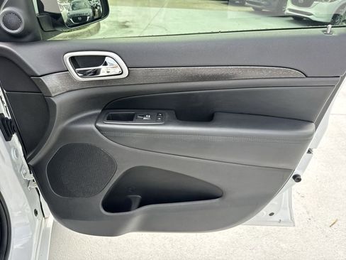 Used 2018 Jeep Grand Cherokee Altitude RWD image 43