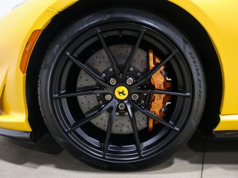 Used 2022 Ferrari 812 GTS image 33