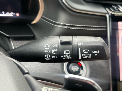 New 2025 Jeep Grand Cherokee Limited w/ Luxury Tech Group II image 45