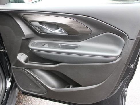 Used 2024 GMC Terrain SLT image 24