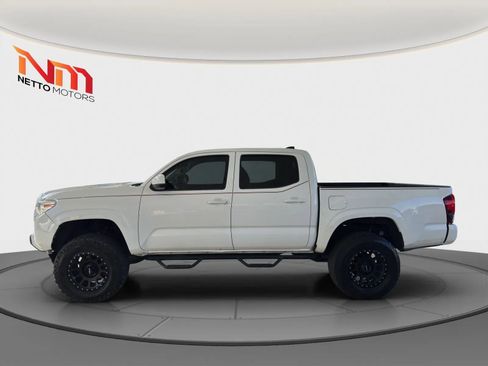 Used 2018 Toyota Tacoma SR image 2