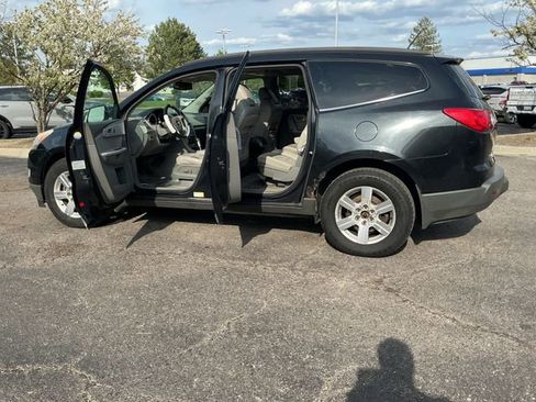 Used 2009 Chevrolet Traverse LT AWD/4WD image 24