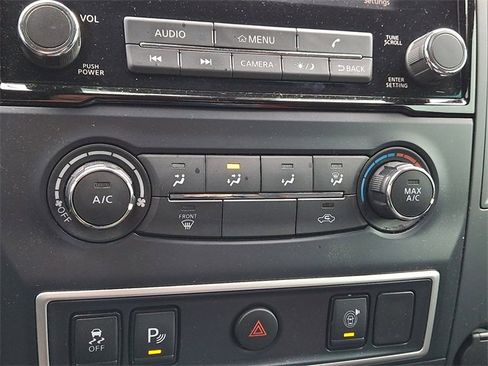 Used 2022 Nissan Titan S image 15