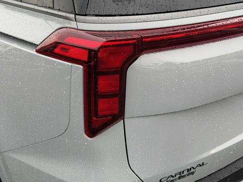 New 2026 Kia Carnival SX w/ SX Dark Edition Package FWD image 11