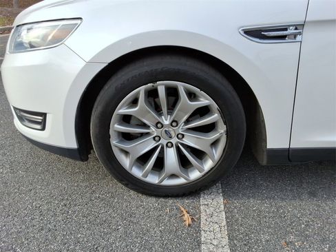 Used 2019 Ford Taurus Limited image 10