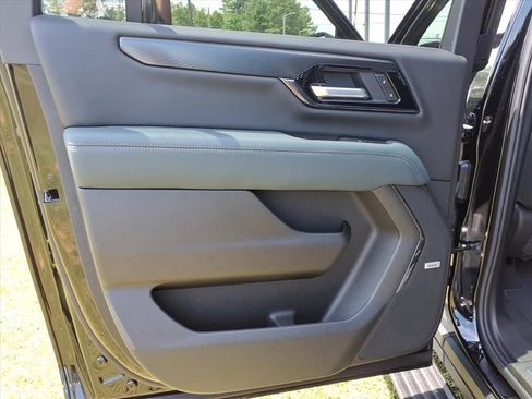 New 2026 GMC Yukon XL AT4 w/ AT4 Premium Plus Package AWD/4WD image 18
