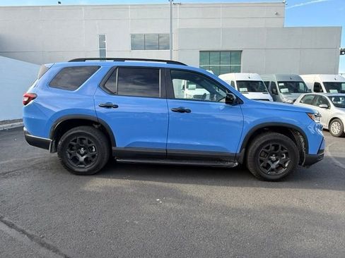 Used 2025 Honda Pilot TrailSport image 10
