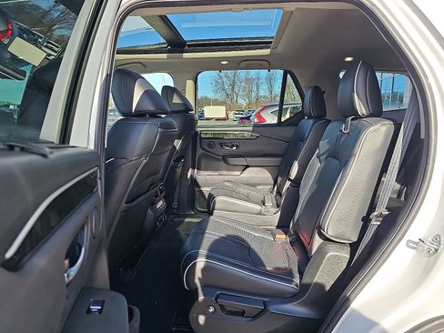 Used 2023 Honda Pilot Elite image 12