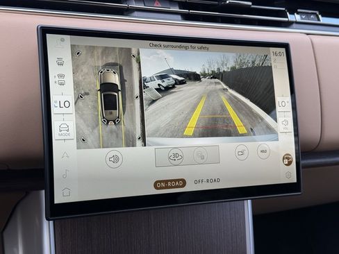 New 2025 Land Rover Range Rover SE image 30