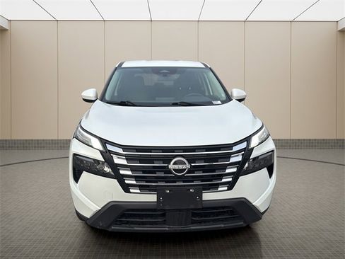 Used 2024 Nissan Rogue SV image 8