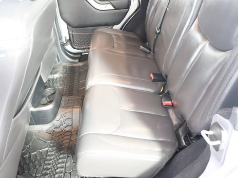 Used 2014 Jeep Wrangler Unlimited Sahara w/ Max Tow Package AWD/4WD image 41