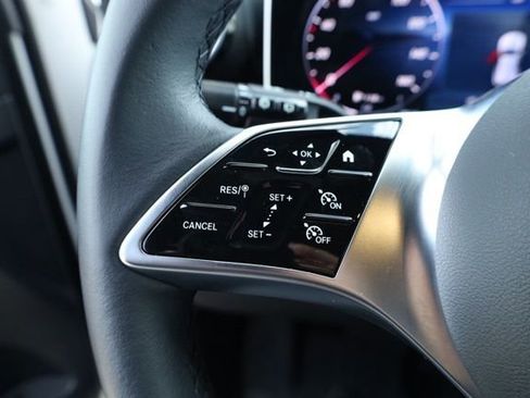 Used 2025 Mercedes-Benz GLC 300 image 15