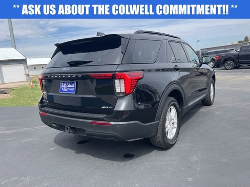 Used 2025 Ford Explorer Active AWD/4WD image 4