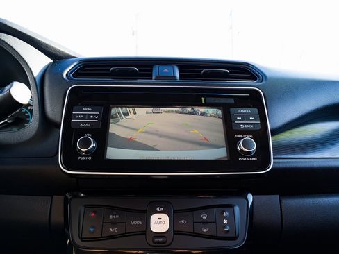 Used 2019 Nissan Leaf SV w/ SV Technology Package image 14