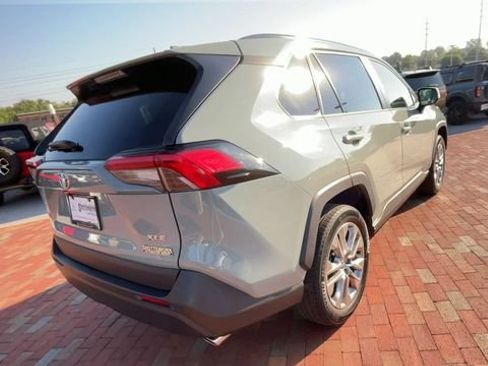 Used 2022 Toyota RAV4 XLE Premium FWD image 9