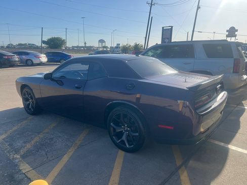 Used 2020 Dodge Challenger SXT w/ Blacktop Package RWD image 4