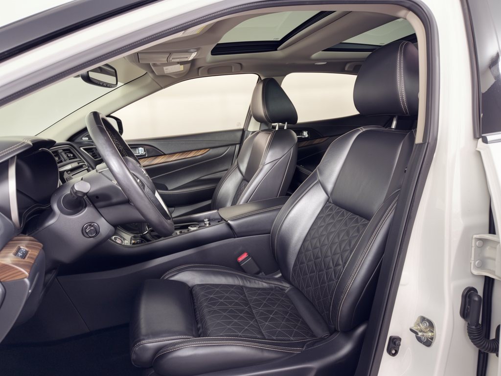 Used 2017 Nissan Maxima Platinum FWD image 5
