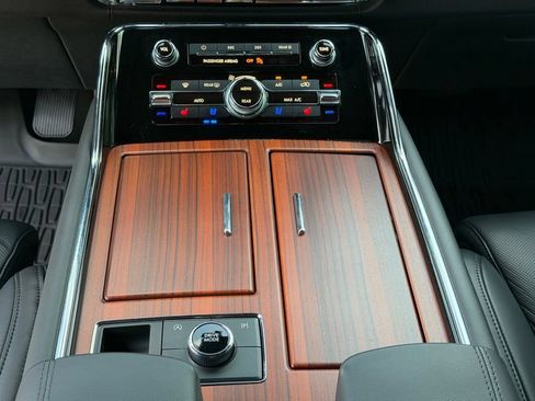 Used 2024 Lincoln Navigator Reserve AWD/4WD image 30