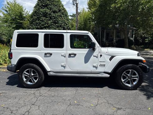 Used 2019 Jeep Wrangler Unlimited Sahara AWD/4WD image 6