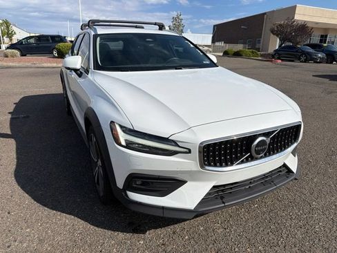 Used 2023 Volvo V60 B5 Cross Country Plus w/ Climate Package AWD/4WD image 3
