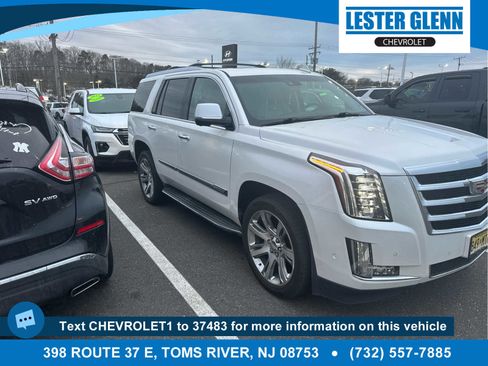 Used 2017 Cadillac Escalade Luxury image 1
