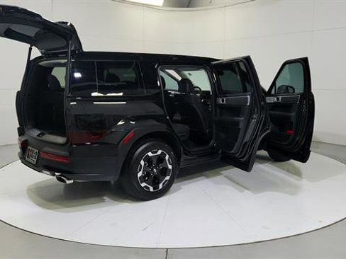 Used 2025 Hyundai Santa Fe SE image 32