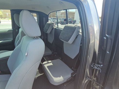 Used 2019 Toyota Tacoma SR5 AWD/4WD image 26