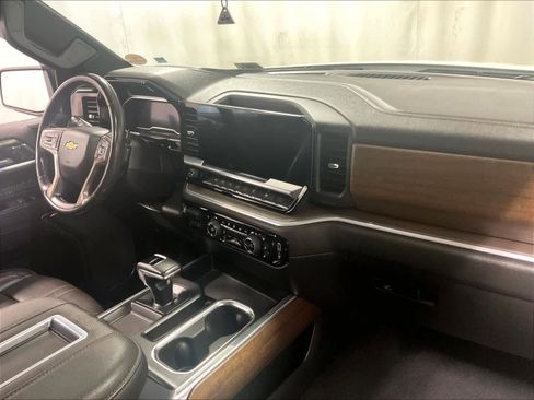 Used 2022 Chevrolet Silverado 1500 High Country w/ High Country Premium Package image 14