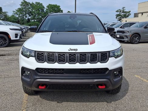 Certified 2025 Jeep Compass Trailhawk AWD/4WD image 35