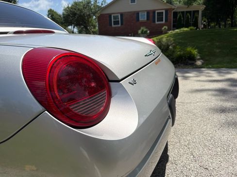 Used 2004 Ford Thunderbird RWD image 9