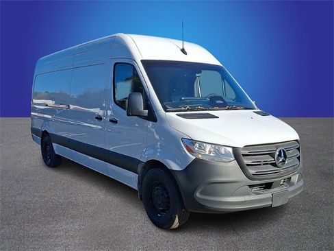 Used 2025 Mercedes-Benz Sprinter 2500 image 3