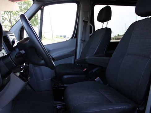 Used 2014 Mercedes-Benz Sprinter 2500 image 9