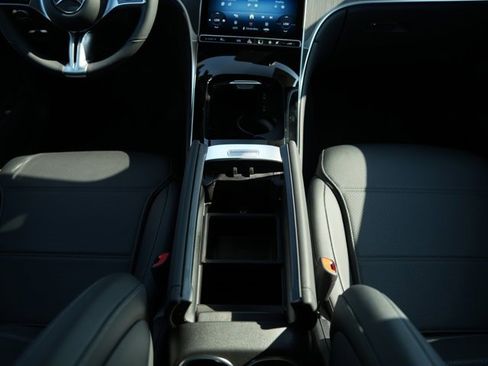 Used 2026 Mercedes-Benz GLC 300 4MATIC image 30