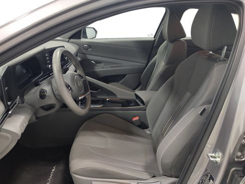 Used 2025 Hyundai Elantra Sport FWD image 17