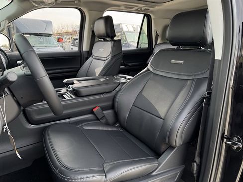 New 2025 Ford Expedition Max Platinum w/ Driver's Package image 24