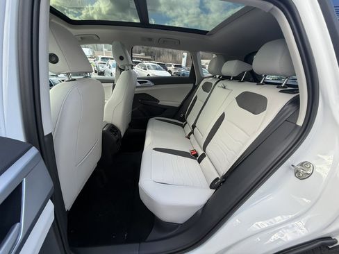 New 2026 Volkswagen Taos SE AWD/4WD image 21