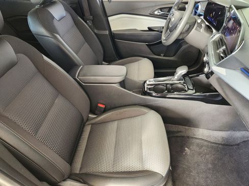 Used 2024 Chevrolet Trax LT image 14