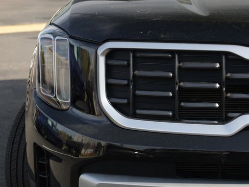 Used 2023 Kia Telluride S image 16