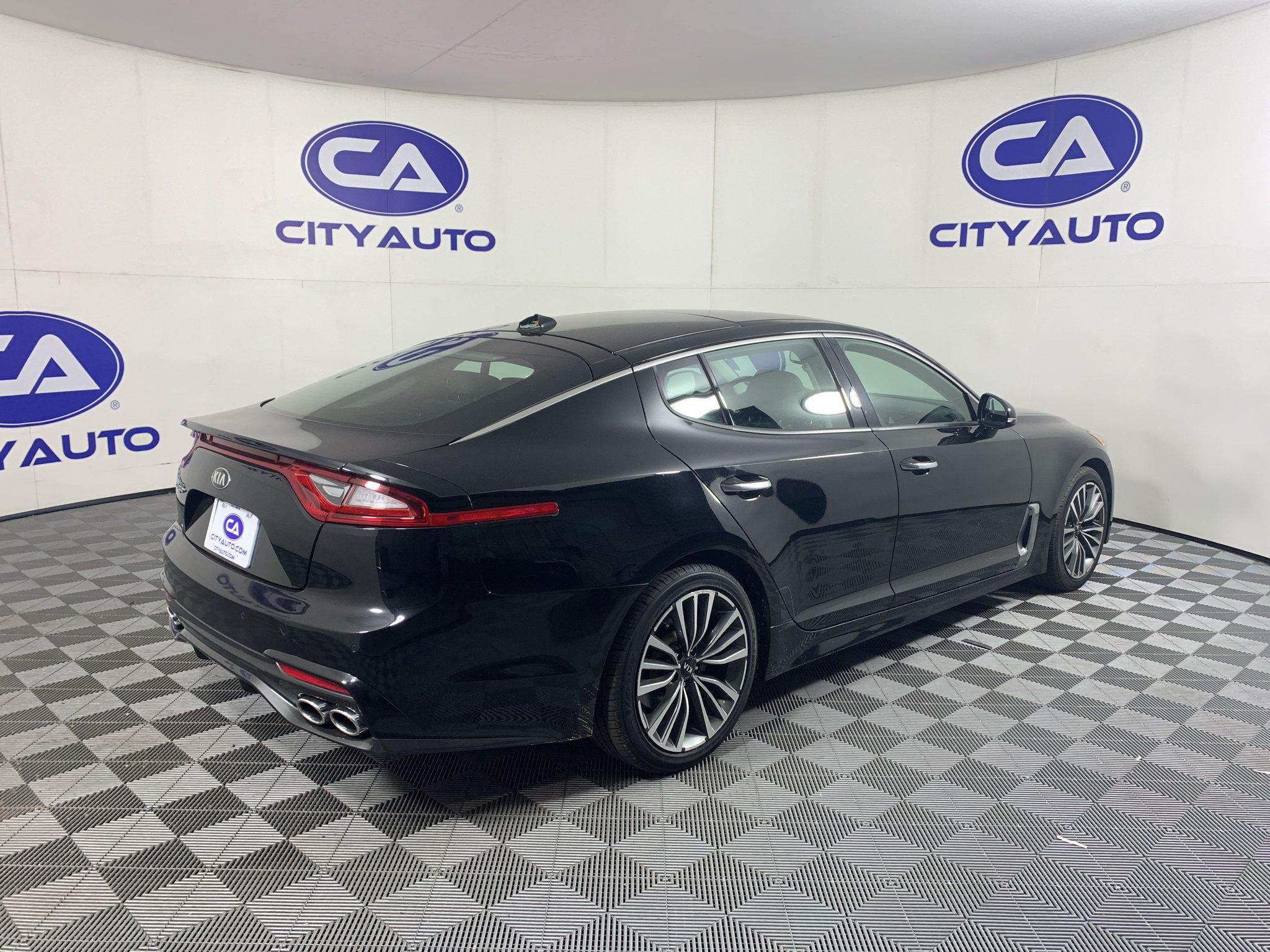 Used 2018 Kia Stinger Premium RWD image 3