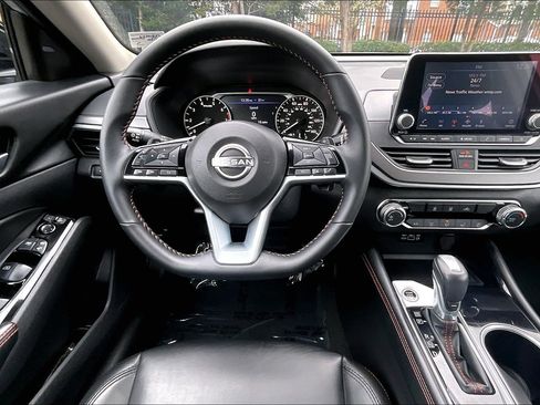 Used 2025 Nissan Altima 2.5 SR image 5