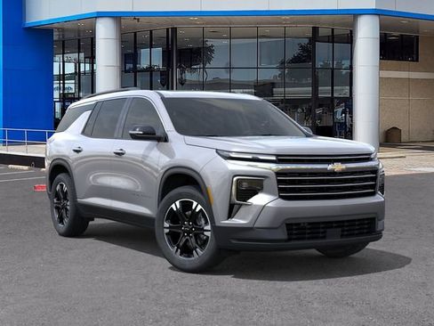 New 2027 Chevrolet Traverse LT w/ Sun and Wheel Package FWD image 7