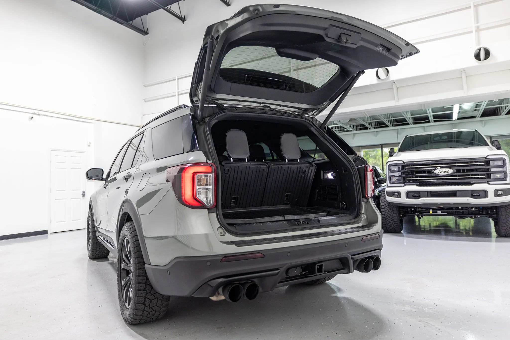 Used 2020 Ford Explorer ST w/ Premium Technology Package AWD/4WD image 21