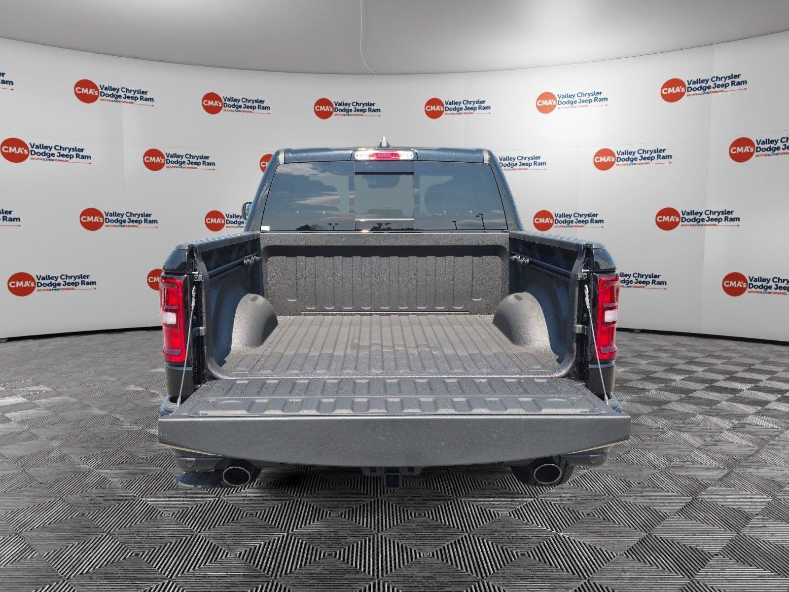New 2026 RAM 1500 Express AWD/4WD image 32