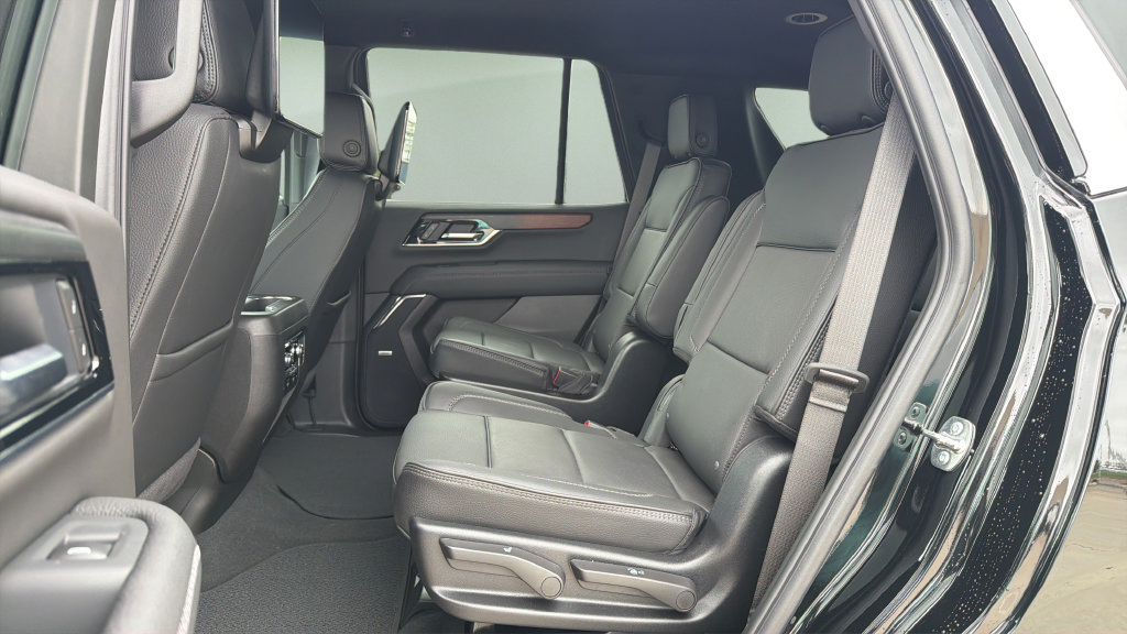 Used 2026 GMC Yukon Denali w/ Advanced Technology Package AWD/4WD image 19