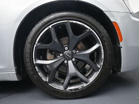 Used 2021 Chrysler 300 Touring w/ Sport Appearance Package RWD image 5