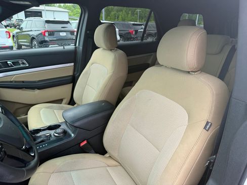 Used 2016 Ford Explorer XLT AWD/4WD image 11