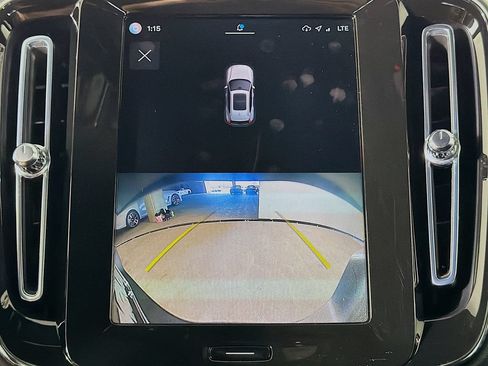 Used 2022 Volvo XC40 P8 Recharge Plus AWD/4WD image 14