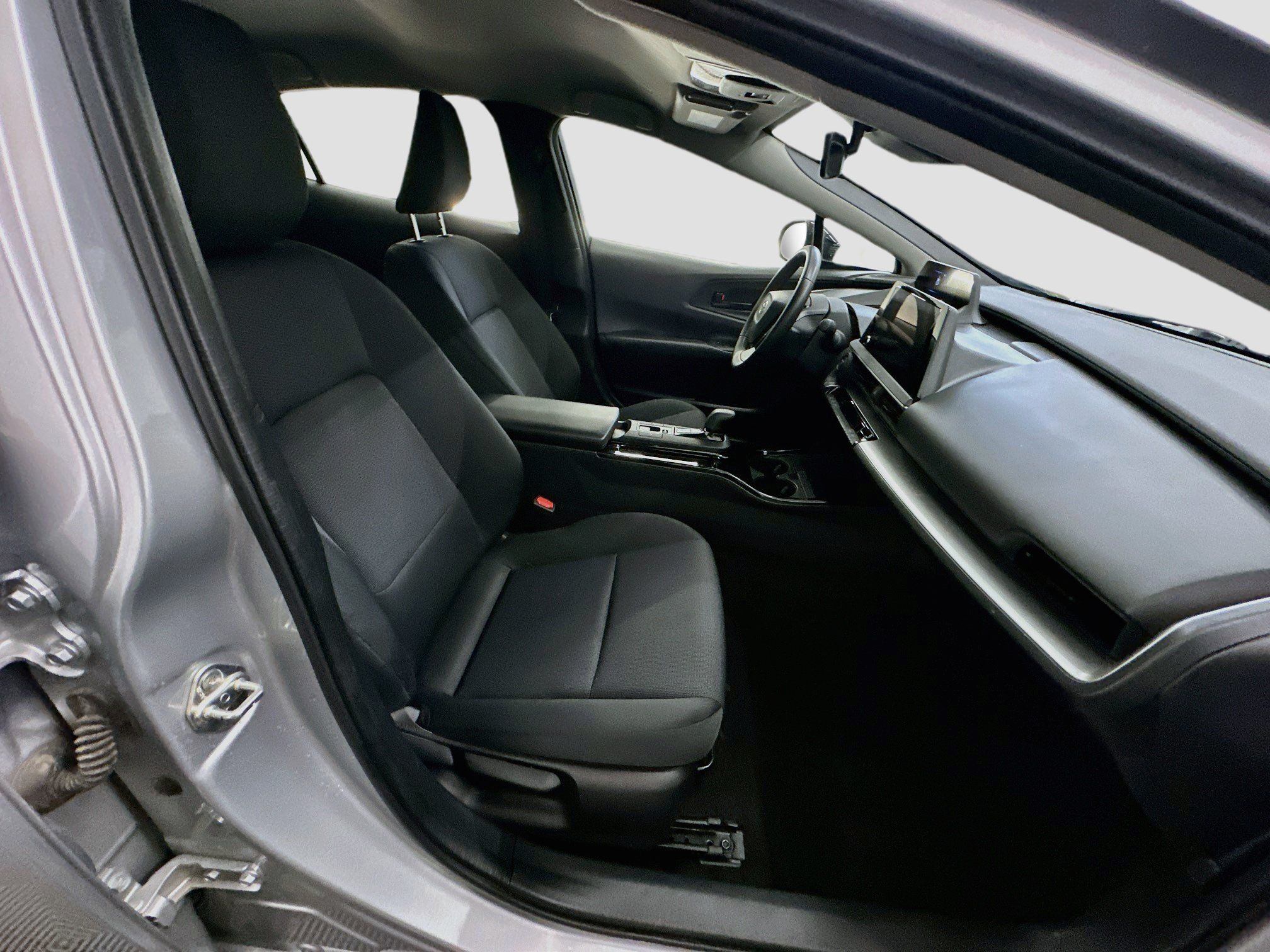 Used 2025 Toyota Prius LE FWD image 32