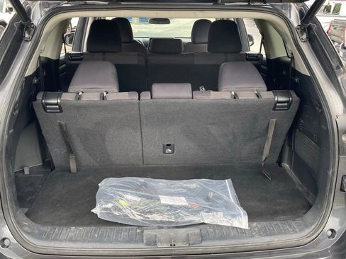 Used 2023 Toyota Highlander LE AWD/4WD image 12