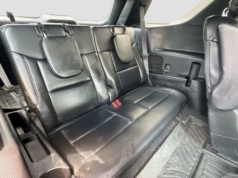Used 2020 Ford Explorer XLT w/ Equipment Group 202A AWD/4WD image 28